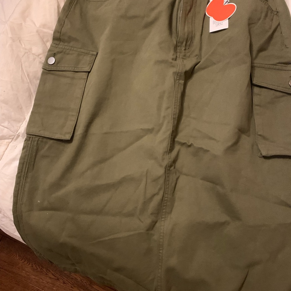 Brand New women’s cargo skirt - Picture 3 of 7